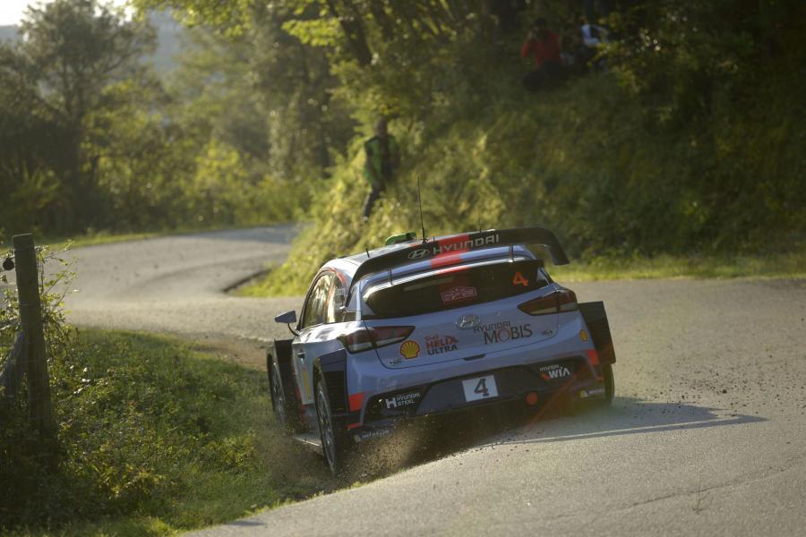  Hyundai i20 Coupe WRC 2017 года  (фото 2 из 18)